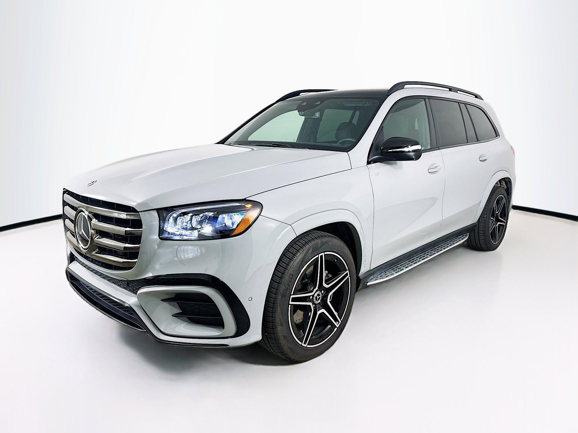 2025 Mercedes Benz GLS 450 4MATIC photo 3