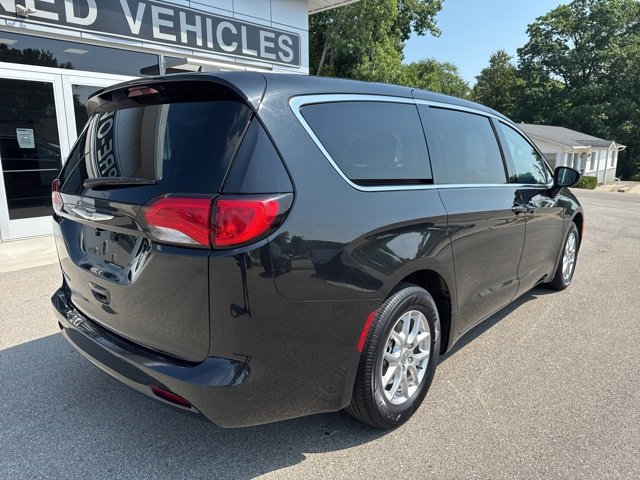 2023 Chrysler Voyager LX photo 3