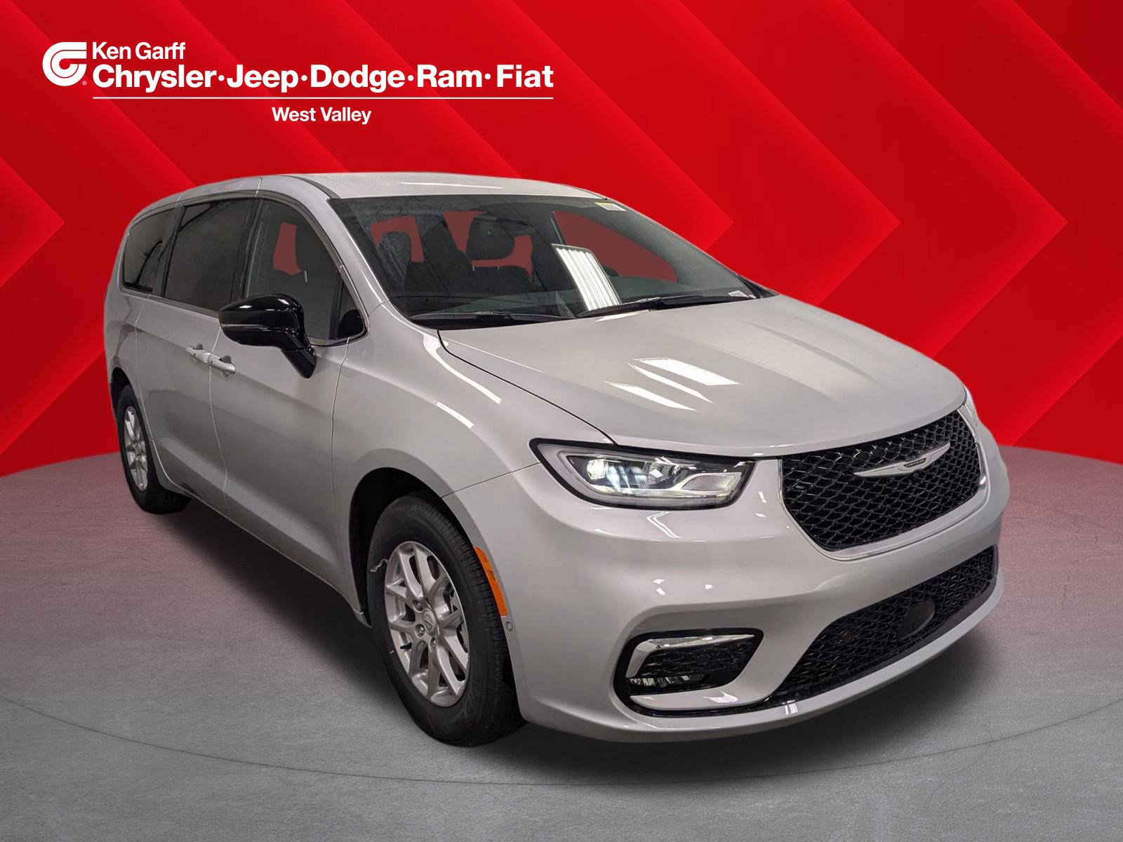 2026 Chrysler Pacifica Select's photo