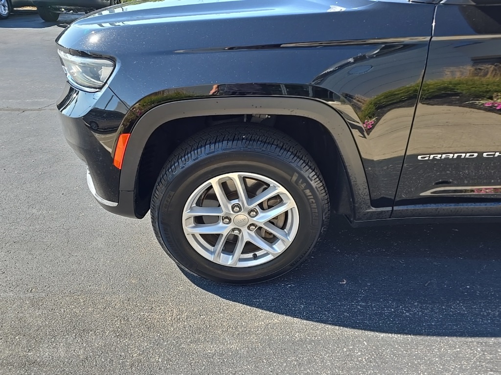 2021 Jeep Grand Cherokee Laredo photo 12