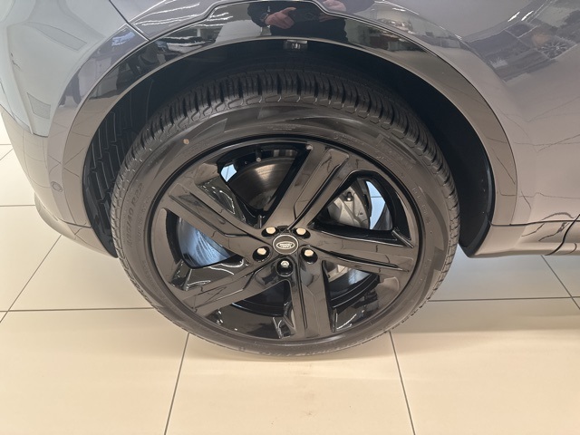 2025 Land Rover Discovery SE photo 2