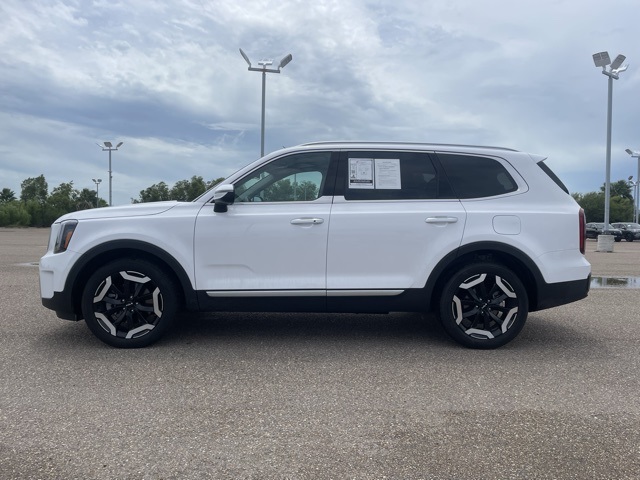 2025 Kia Telluride S photo 3