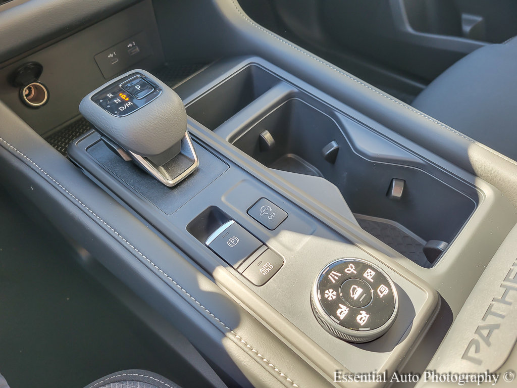 2025 Nissan Pathfinder S photo 16