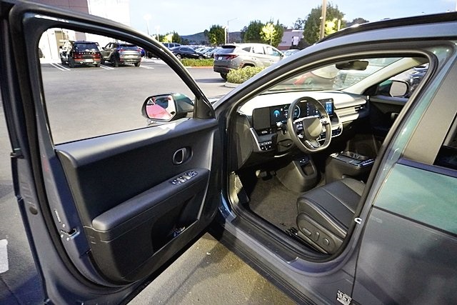 Used 2025 Green Hyundai SEL image 45