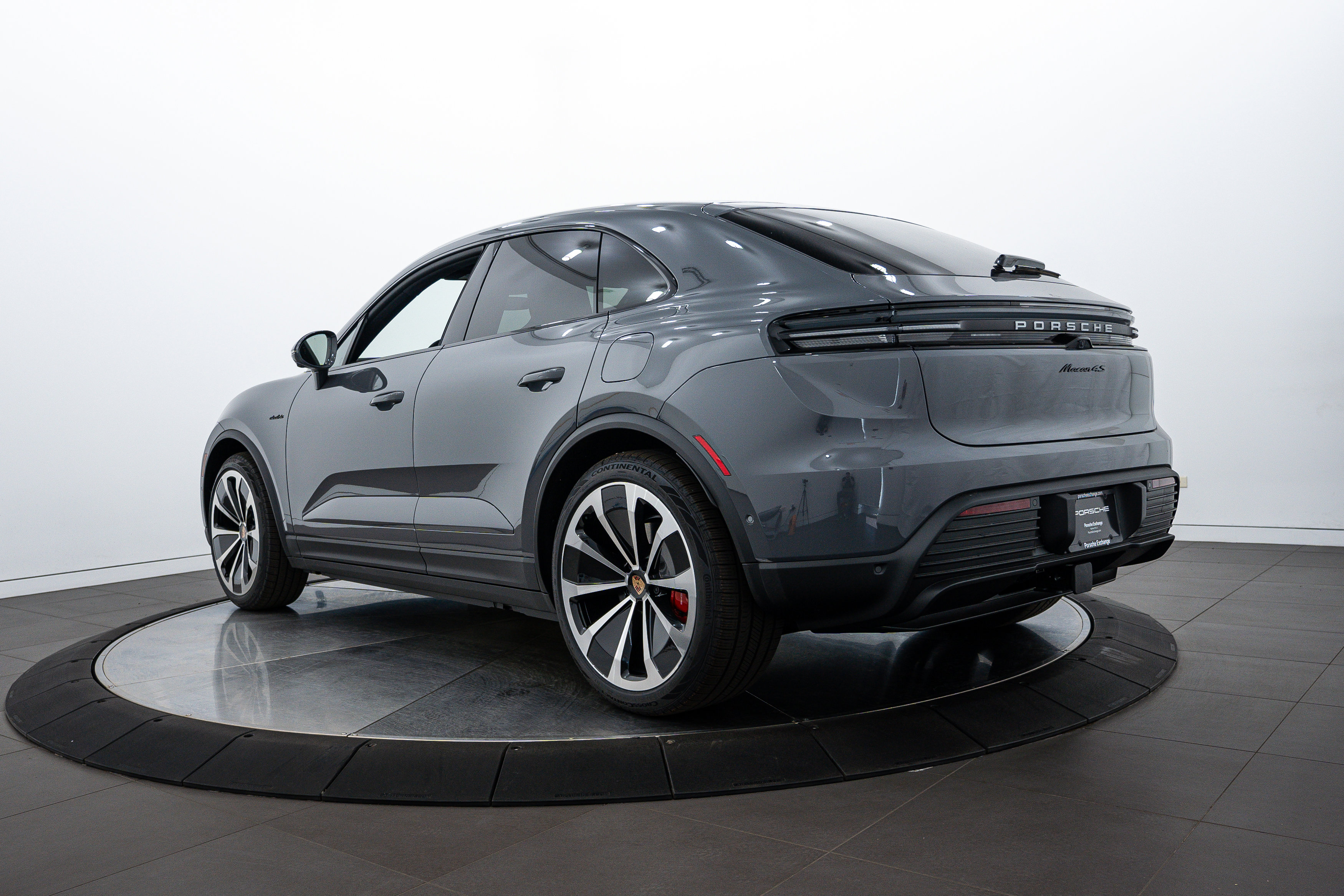 2025 Porsche Macan Electric photo 3