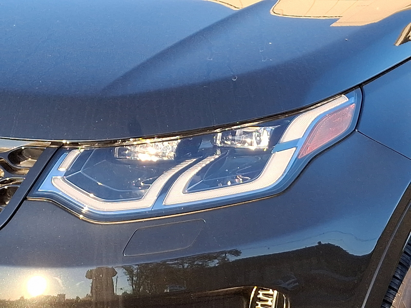 2025 Land Rover Discovery Sport S photo 3