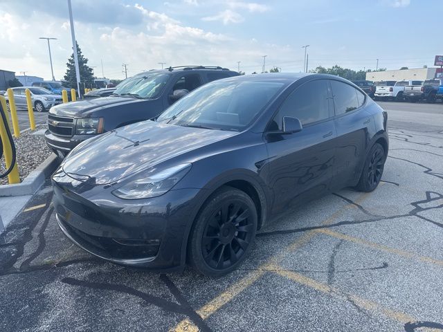 2024 Tesla Model Y Long Range photo 2