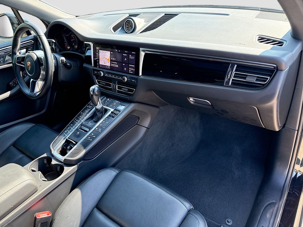 2021 Porsche Macan Base photo 32