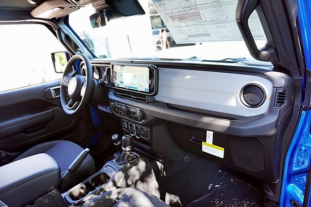 New 2025 Hydro Blue Pearl-Coat Exterior Paint Jeep Sport S image 13