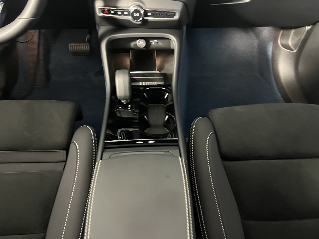 2023 Volvo XC40 Recharge Ultimate photo 15