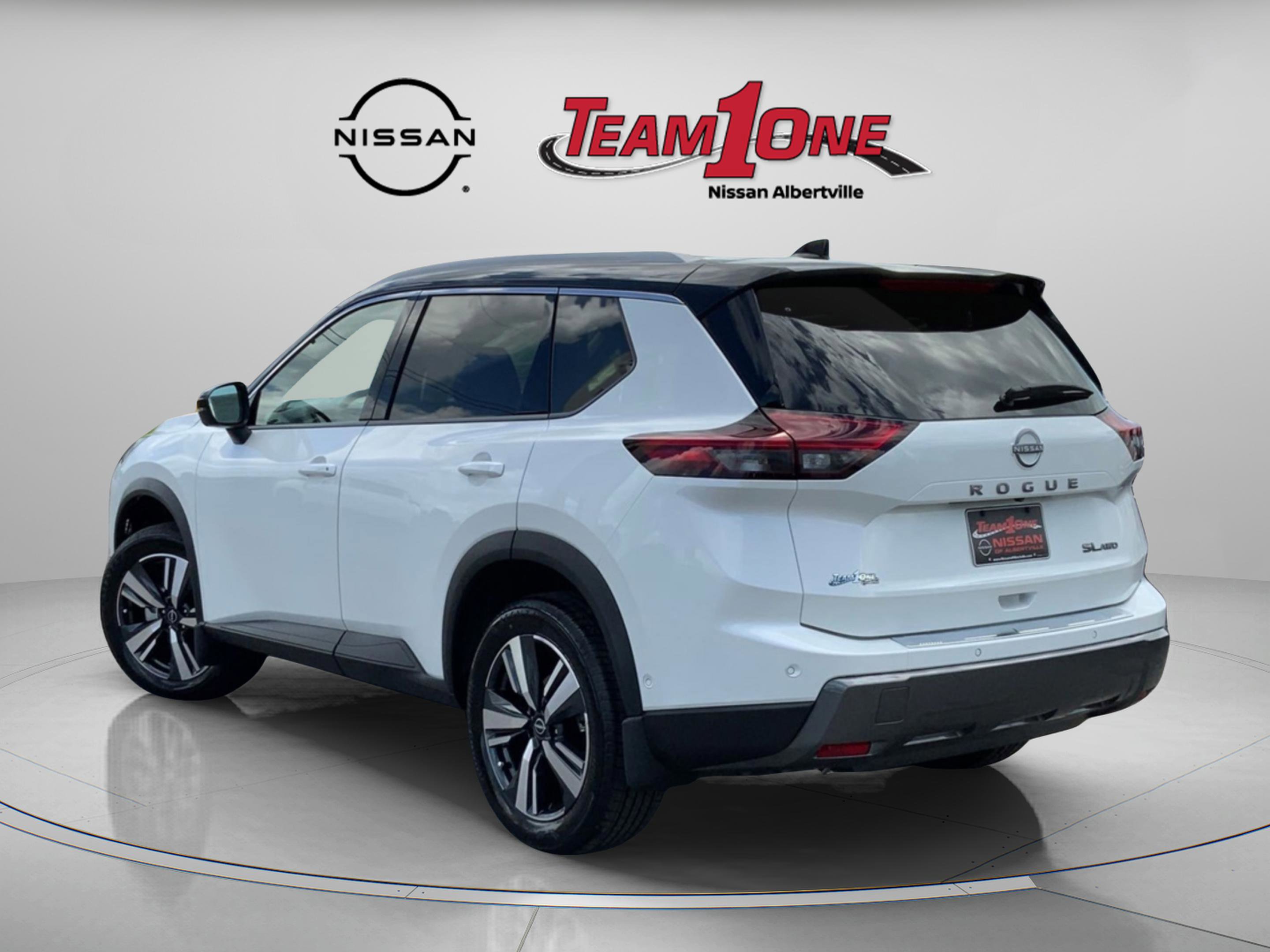 2025 Nissan Rogue SL photo 3