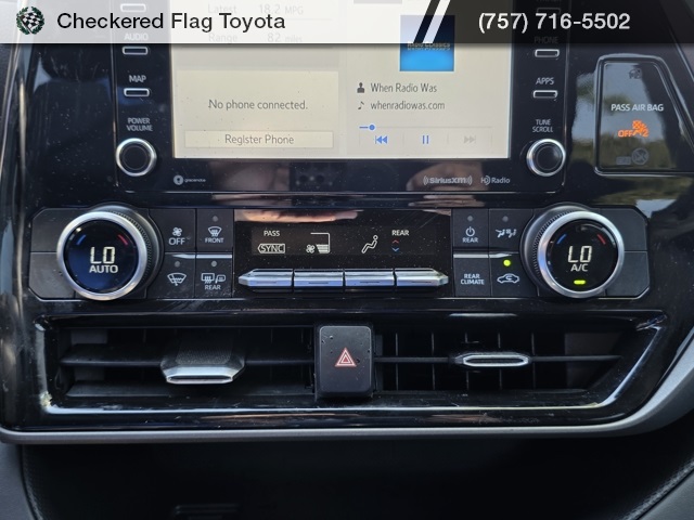 2022 Toyota Highlander LE photo 17
