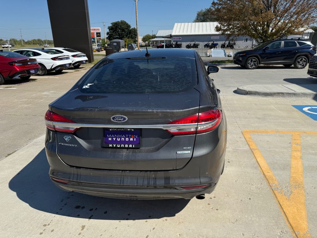 2017 Ford Fusion SE photo 3