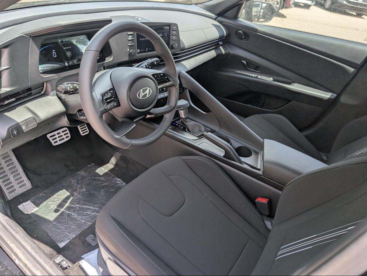 2025 Hyundai Elantra SEL Sport photo 7
