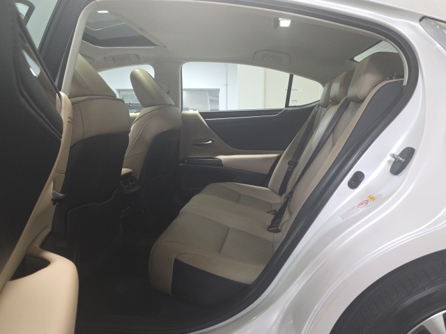 2019 Lexus ES 350 photo 18