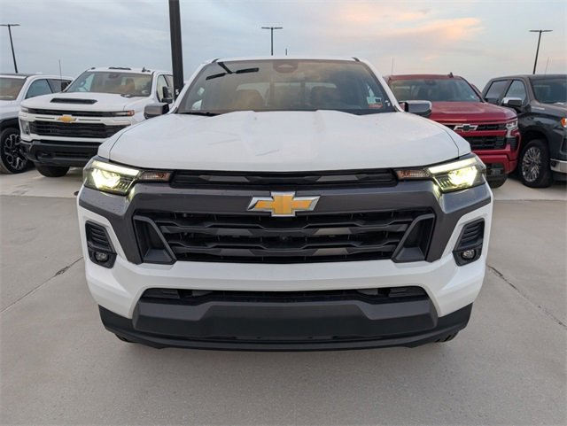 2025 Chevrolet Colorado Work Truck LT photo 3