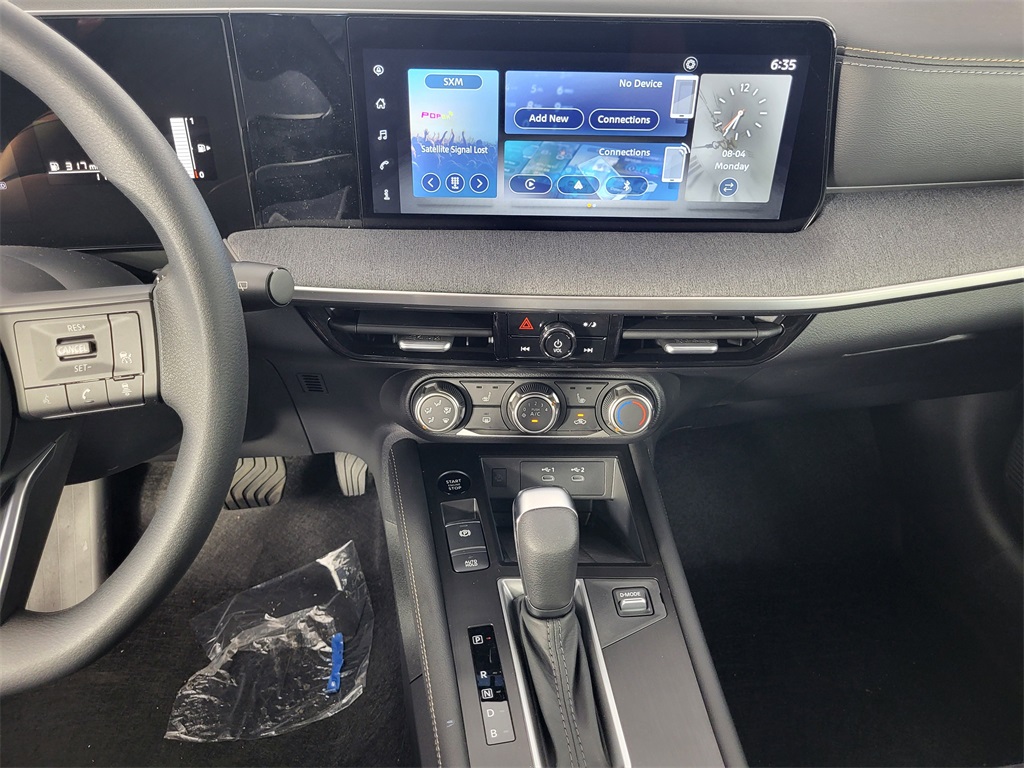 2025 Nissan Kicks SV photo 16