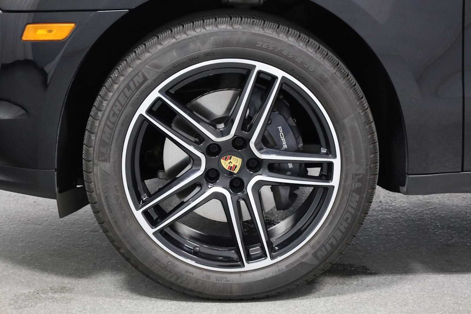 2021 Porsche Macan Base photo 40
