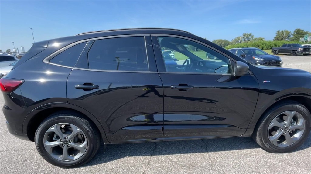 2024 Ford Escape ST-Line photo 8