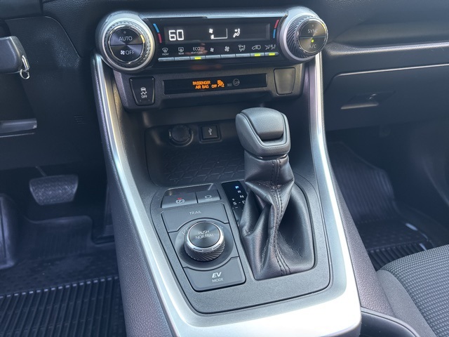2022 Toyota RAV4 Hybrid LE photo 31