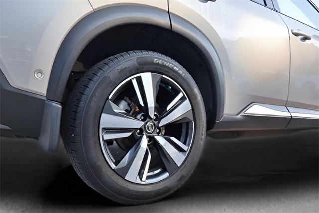 2021 Nissan Rogue Platinum photo 4