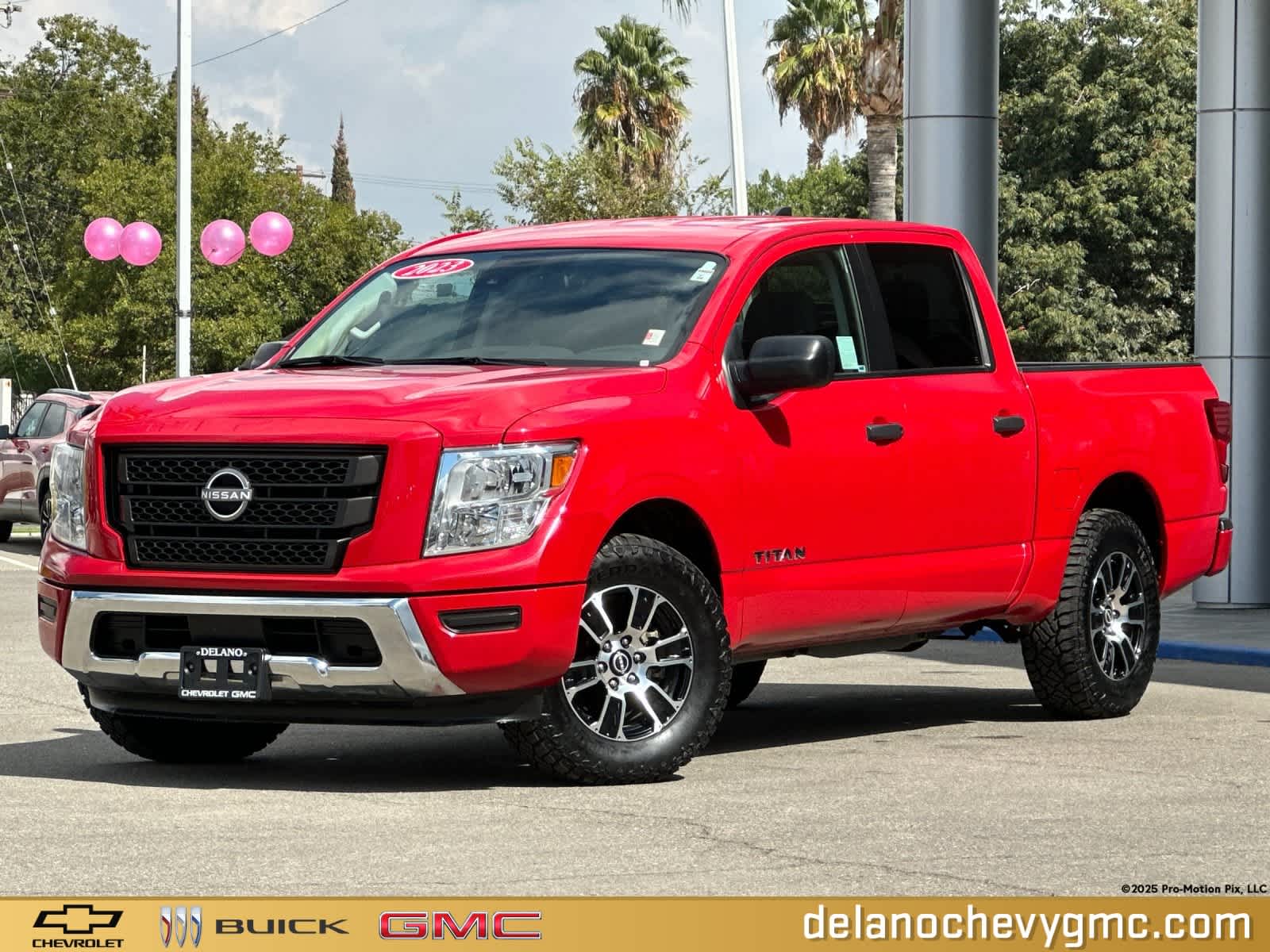 2023 Nissan Titan SV's photo