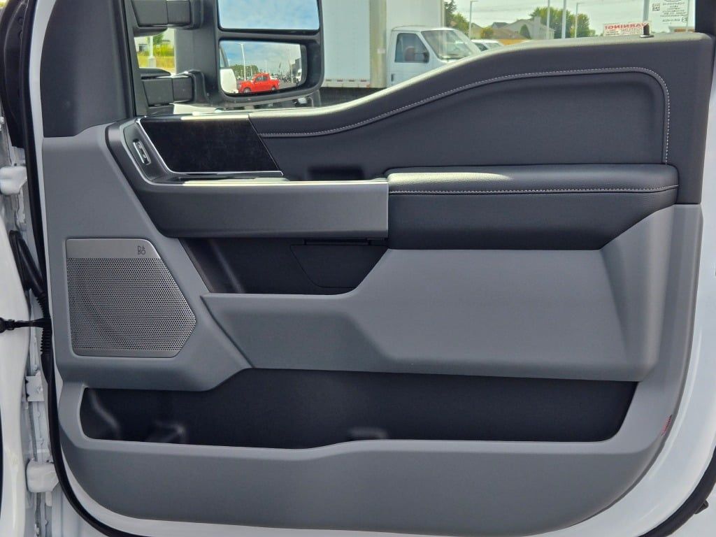 2026 Ford F-350 photo 4