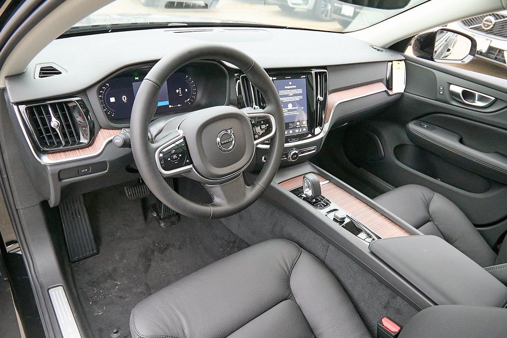 2026 VOLVO V60CC - Image 11