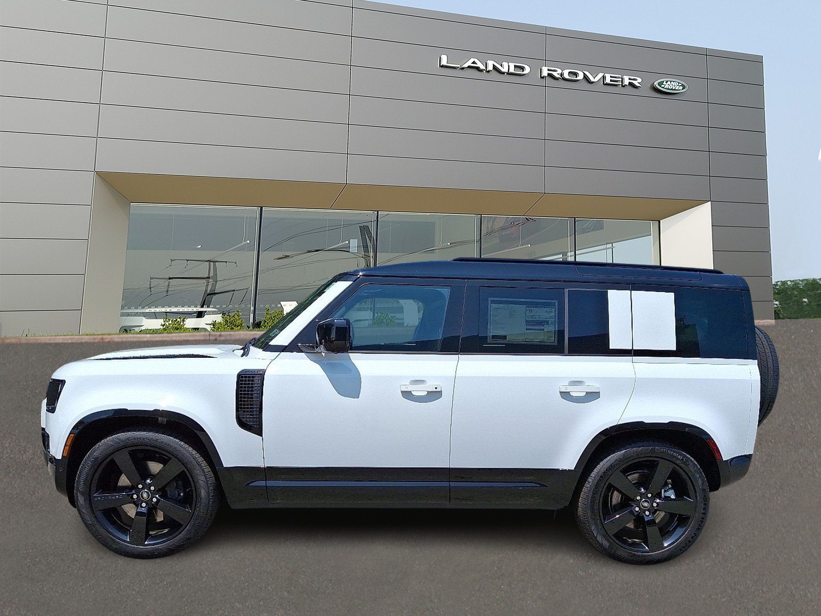 2025 Land Rover Defender X-Dynamic SE photo 3
