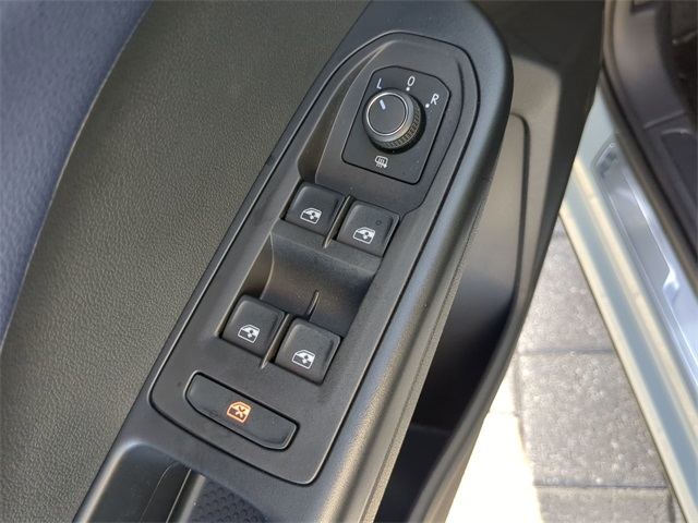 2025 Volkswagen Taos SEL photo 13