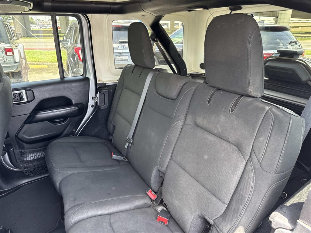 2020 Jeep Wrangler Unlimited Sahara photo 30