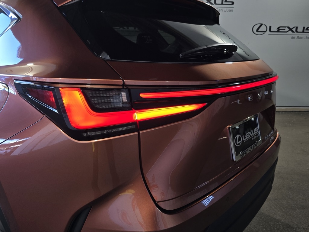 2025 Lexus NX 450h+ Luxury AWD photo 8