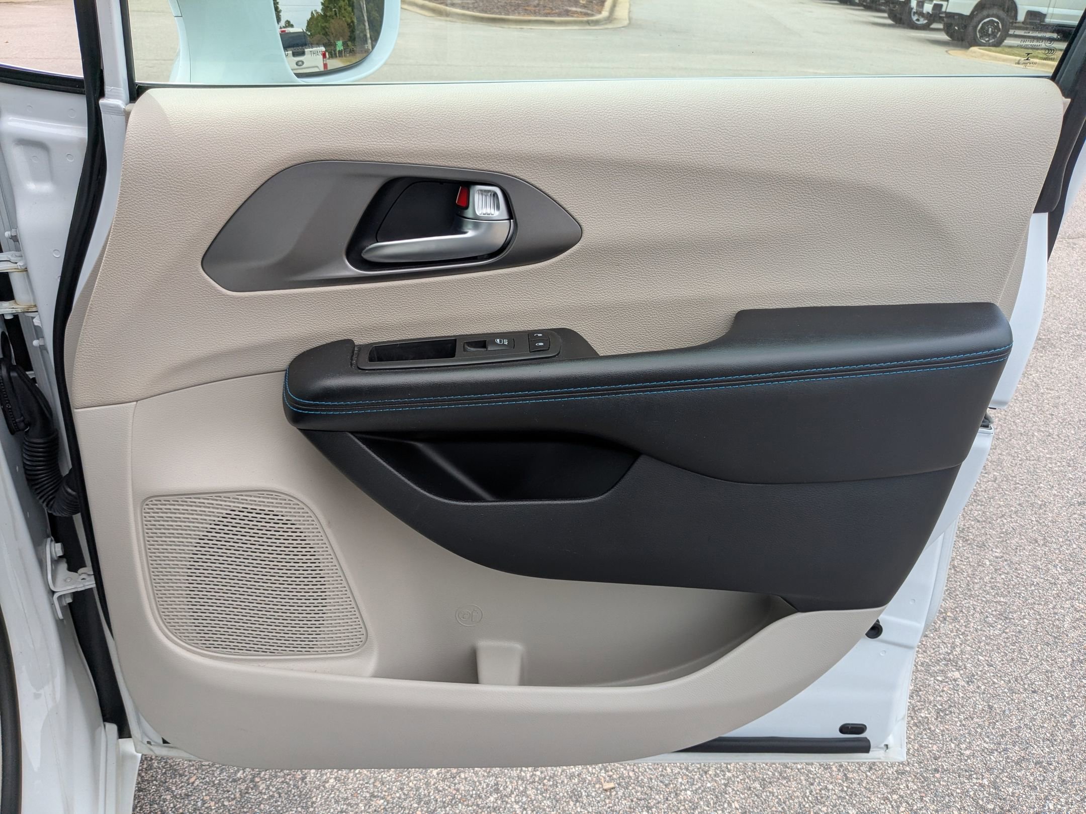 2021 Chrysler Pacifica Touring L photo 28