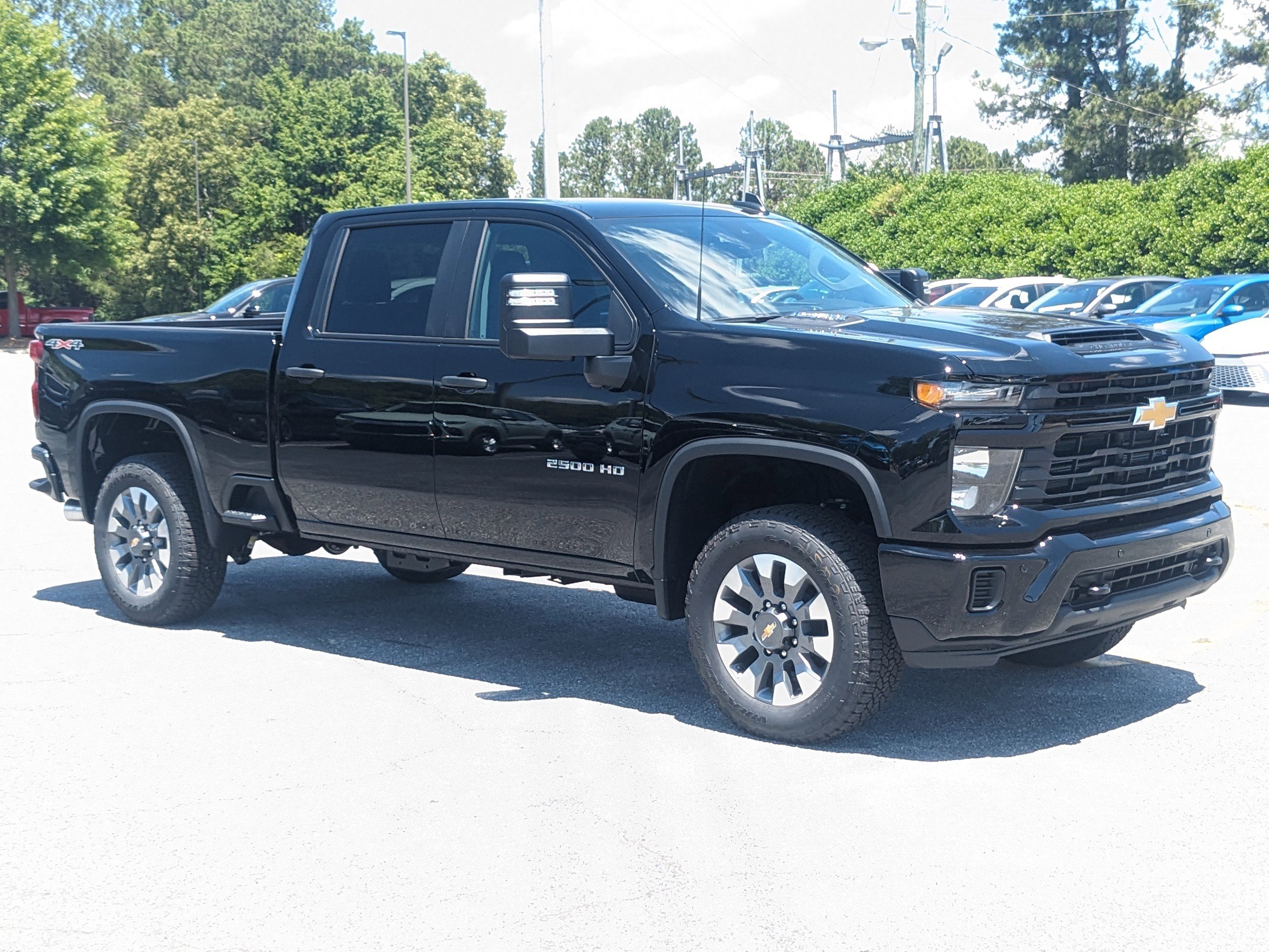 2025 Chevrolet Silverado 2500HD Custom photo 2