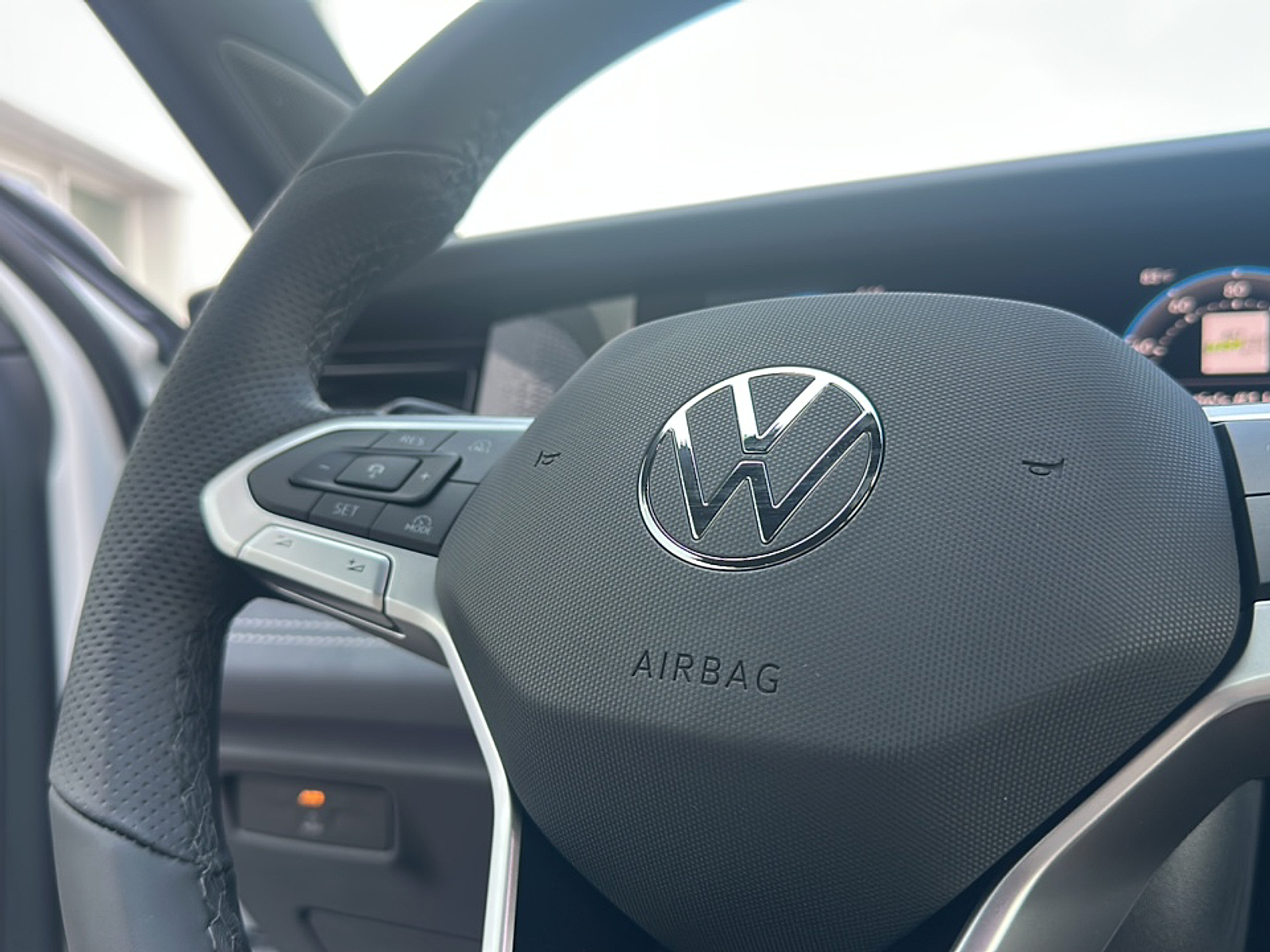 2025 Volkswagen Tiguan SE R-Line Black photo 13