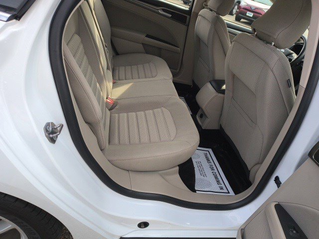 2018 Ford Fusion SE photo 16