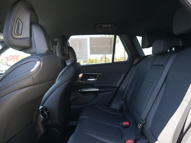 2025 Mercedes Benz GLC 300 photo 17