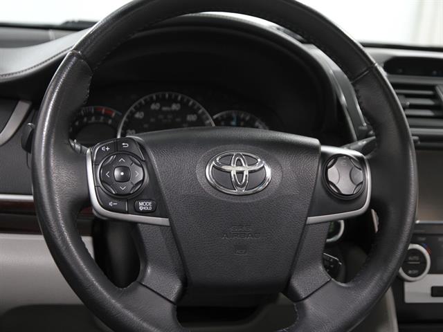 2014 Toyota Camry XLE V6 photo 7
