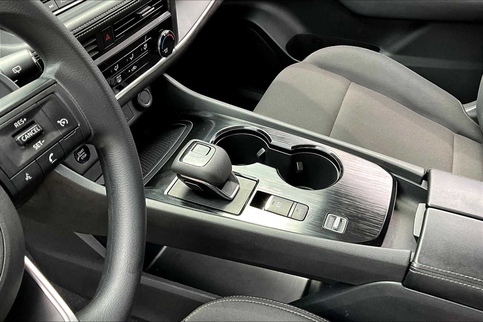 2024 Nissan Rogue S photo 14
