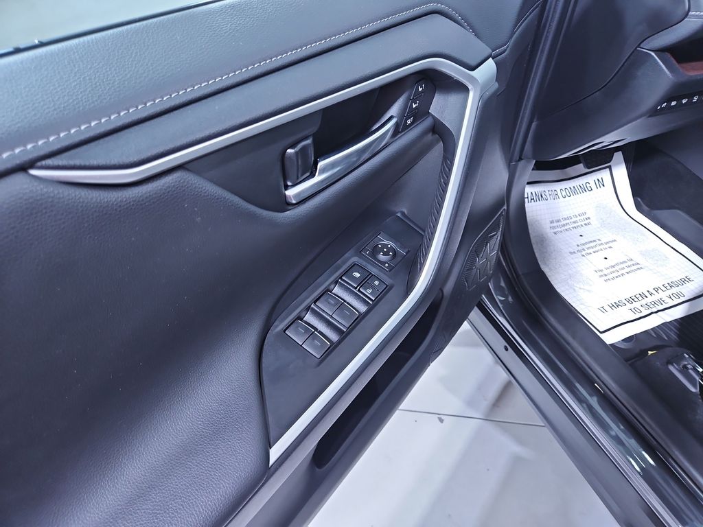 2022 Toyota RAV4 Hybrid Limited photo 3