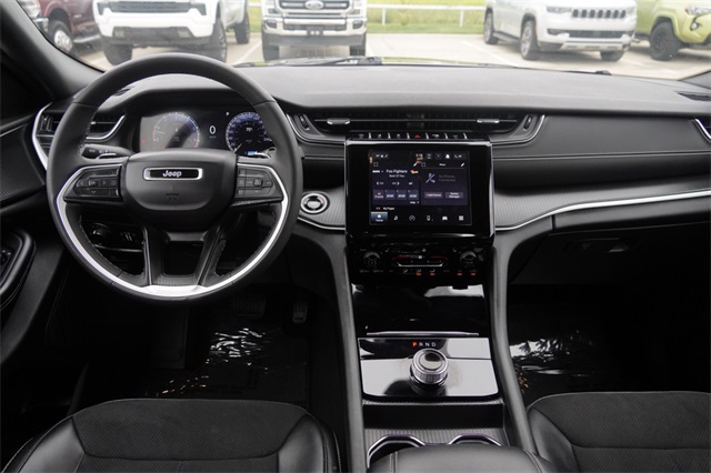 2024 Jeep Grand Cherokee Altitude photo 12