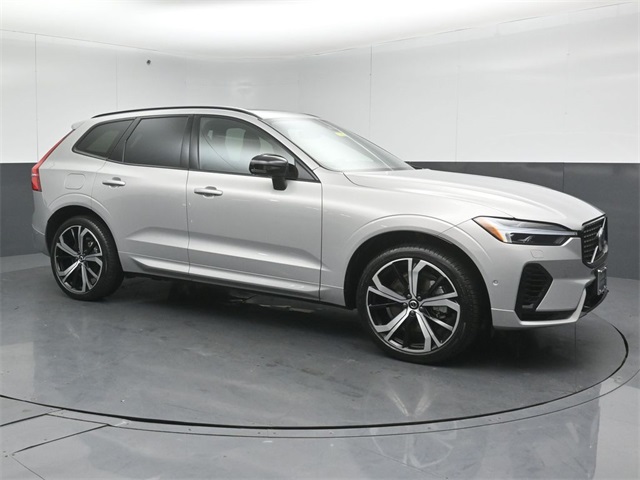 2022 Volvo XC60 R-Design's photo