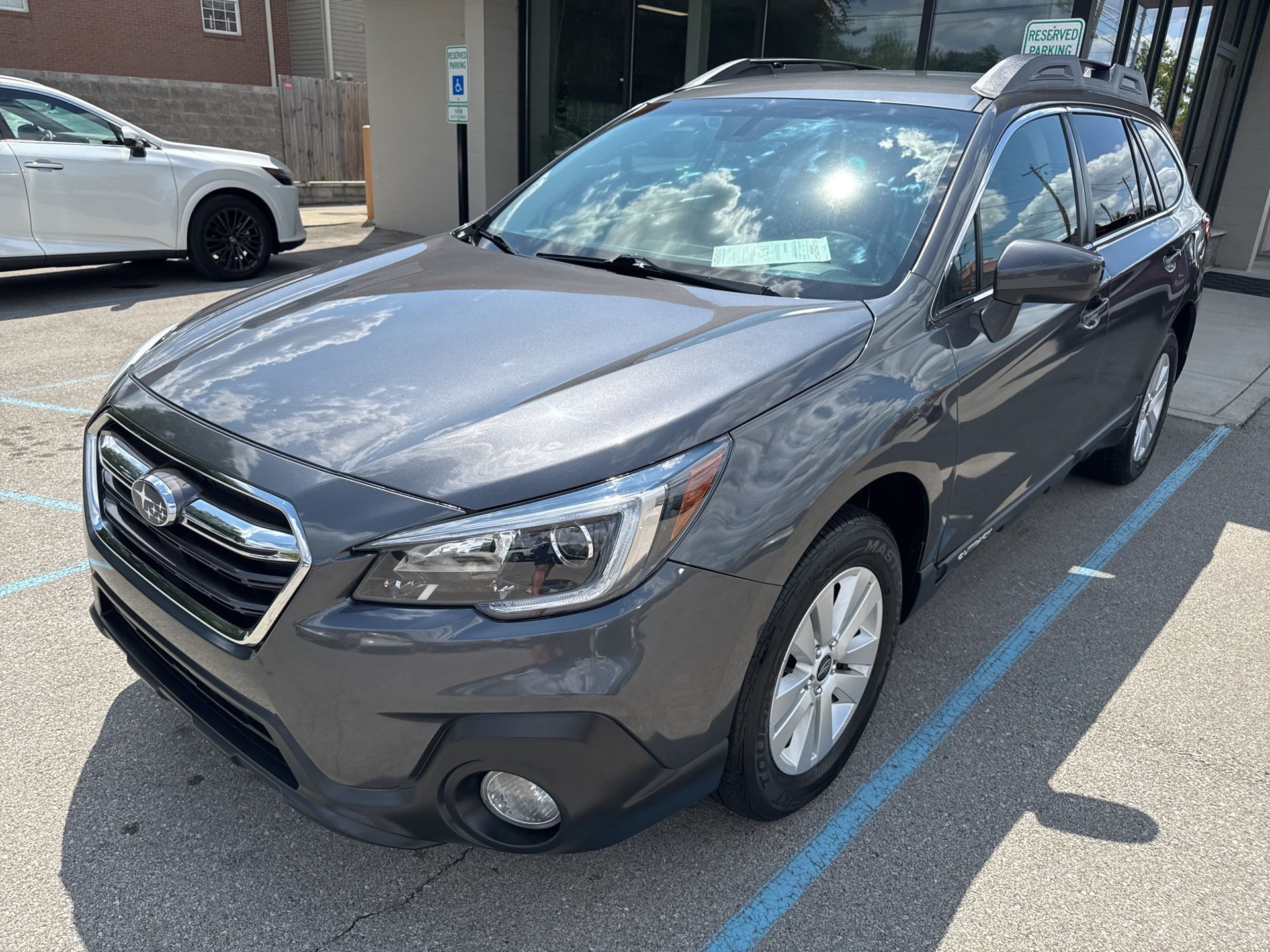 2019 Subaru Outback 2.5i Premium photo 10