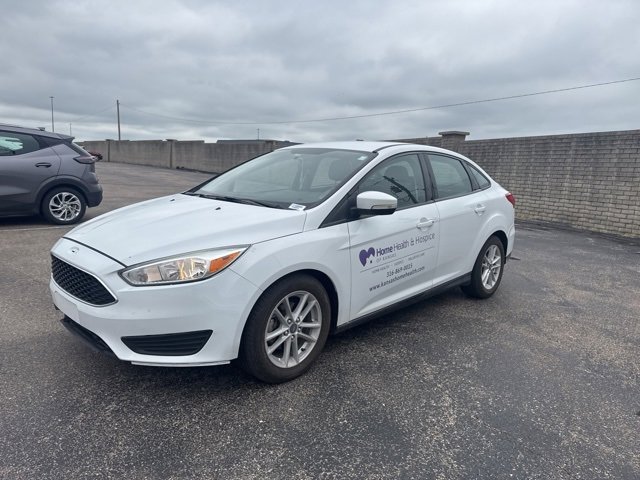 2017 Ford Focus SE photo 2