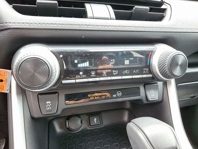 2022 Toyota RAV4 LE photo 16