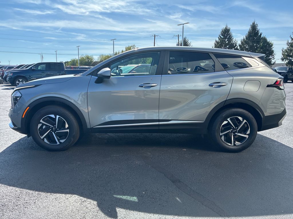 2023 Kia Sportage Hybrid LX photo 4