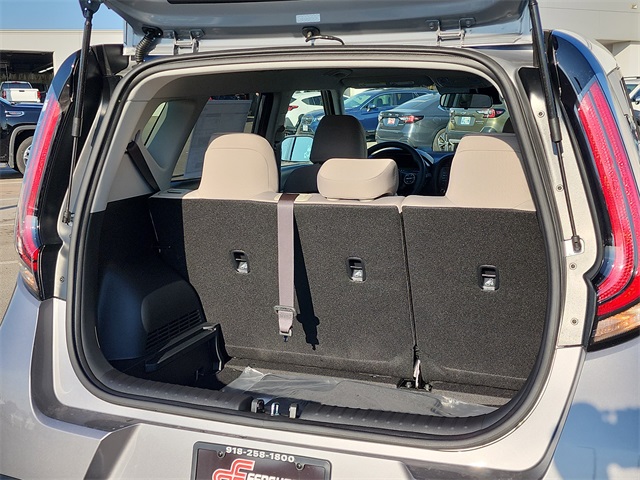 2025 Kia Soul LX photo 3