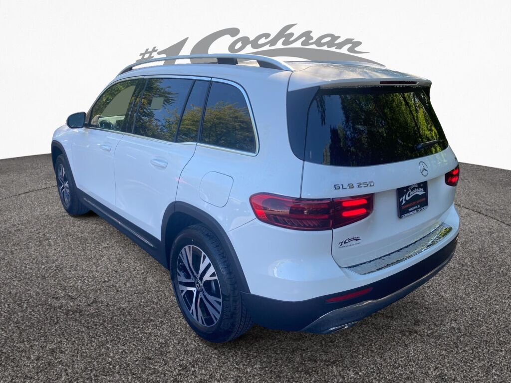 2026 Mercedes Benz GLB 250 4MATIC photo 4