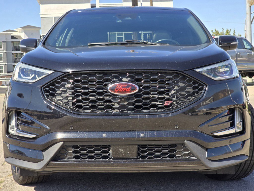 2019 Ford Edge ST photo 2