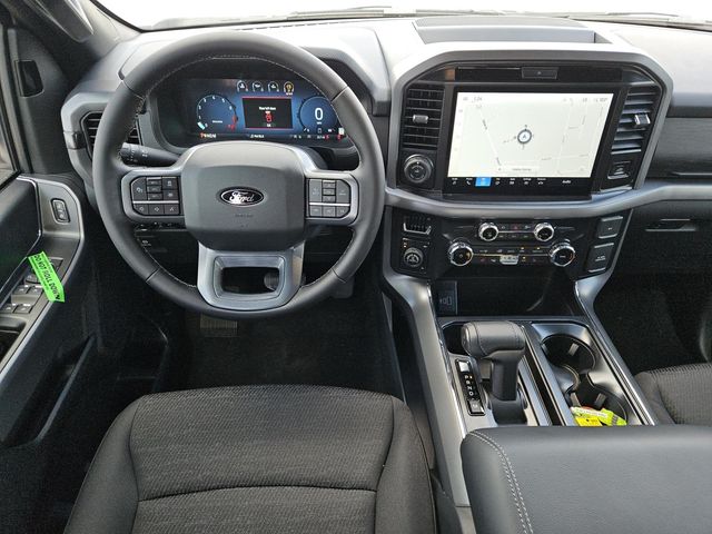 2025 Ford F-150 XLT photo 3